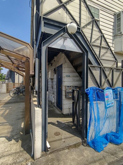 物件外観写真2　(エントランス部分)