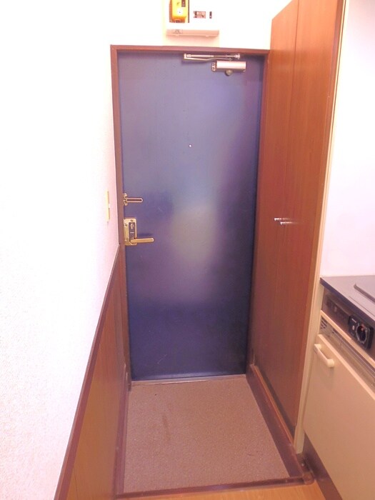 物件内観写真7　(玄関)