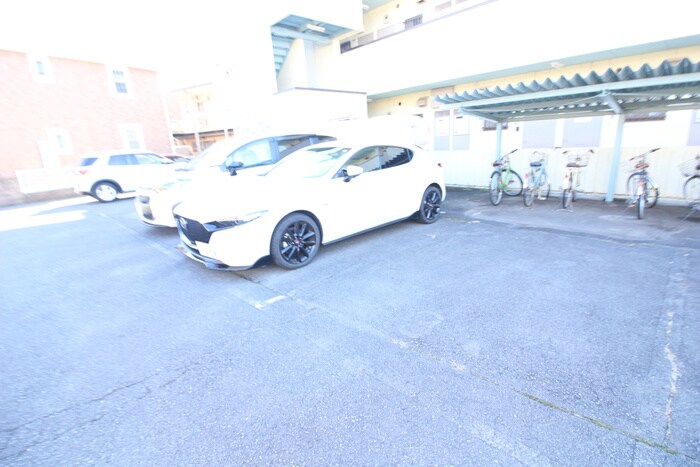 物件外観写真5　(駐車場)
