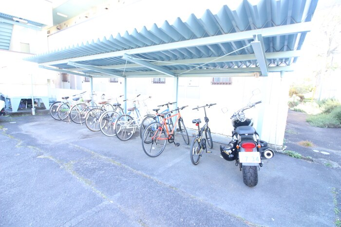 物件外観写真6　(駐輪場)
