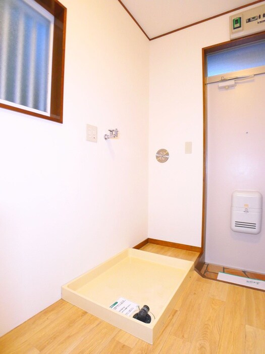 物件内観写真14　(洗濯機置場)