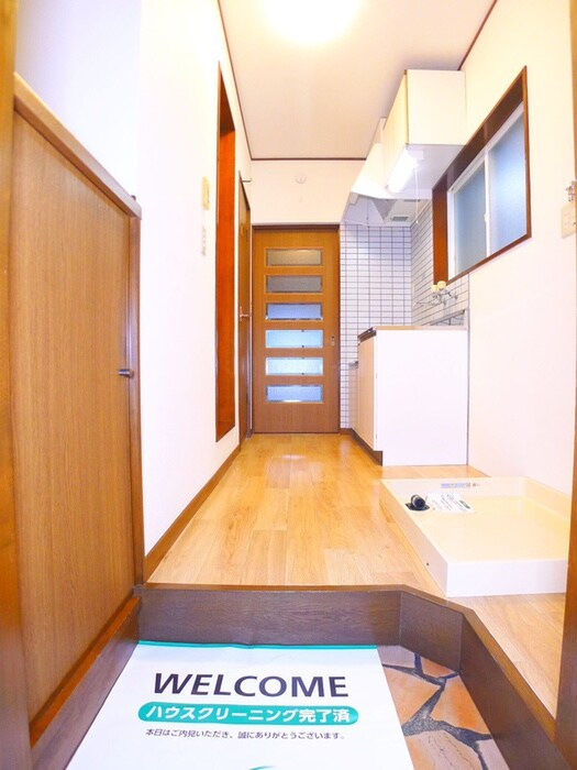 物件内観写真16　(玄関)