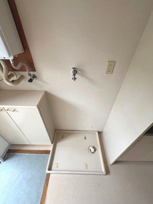 物件内観写真14　(洗濯機置場)