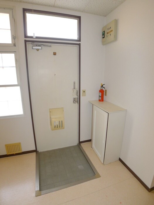 物件内観写真16　(玄関)