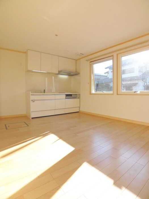 物件内観写真7　(室内からの展望)