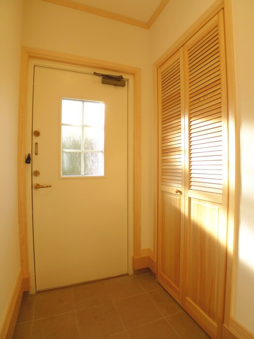 物件内観写真15　(玄関)