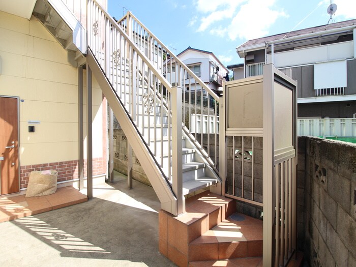 物件外観写真4　(エントランス部分)