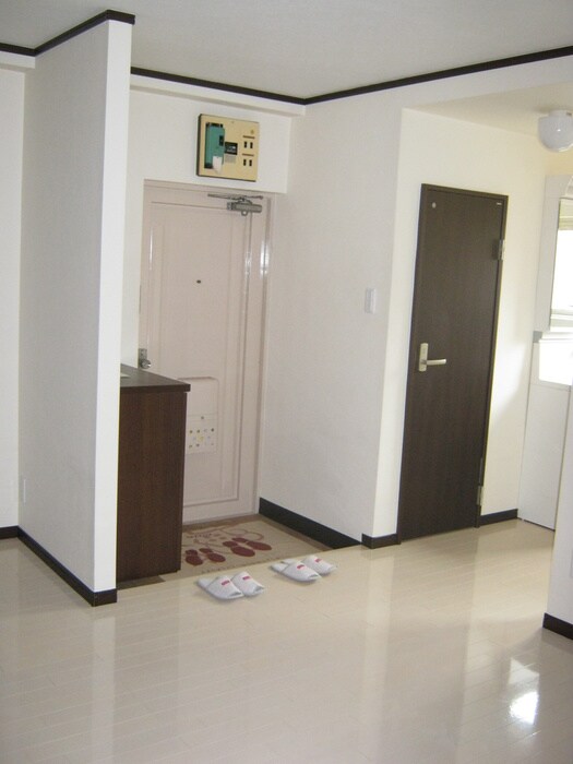 物件内観写真9　(玄関)