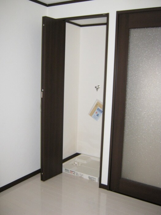 物件内観写真10　(洗濯機置場)