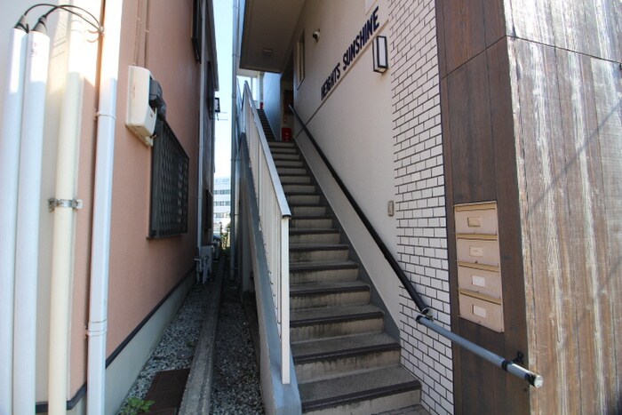 物件外観写真3　(エントランス部分)