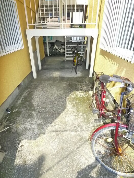 物件外観写真5　(駐輪場)