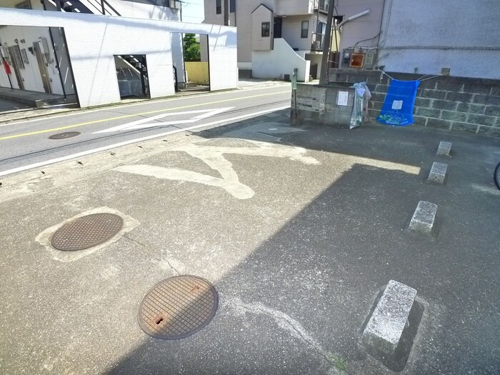 物件外観写真6　(駐車場)