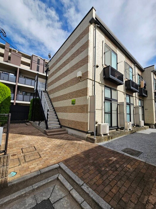 物件外観写真4　(エントランス部分)