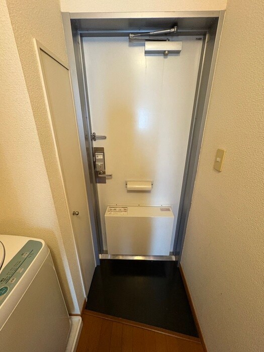 物件内観写真18　(玄関)