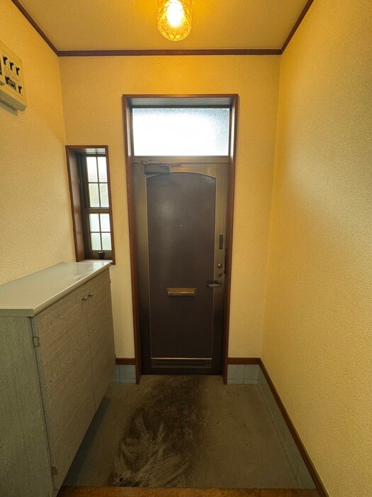 物件内観写真12　(玄関)