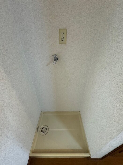 物件内観写真16　(洗濯機置場)