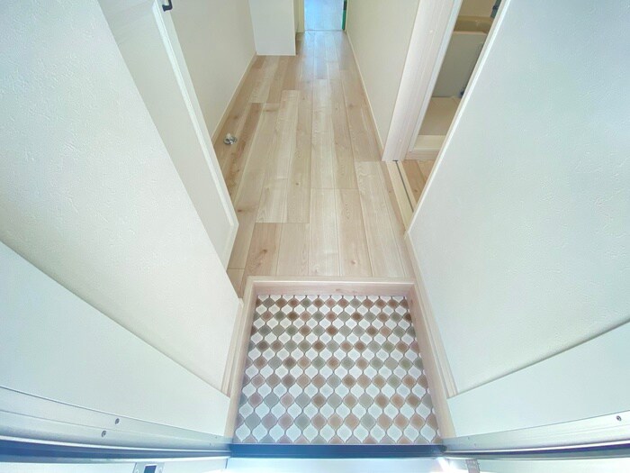 物件内観写真16　(玄関)