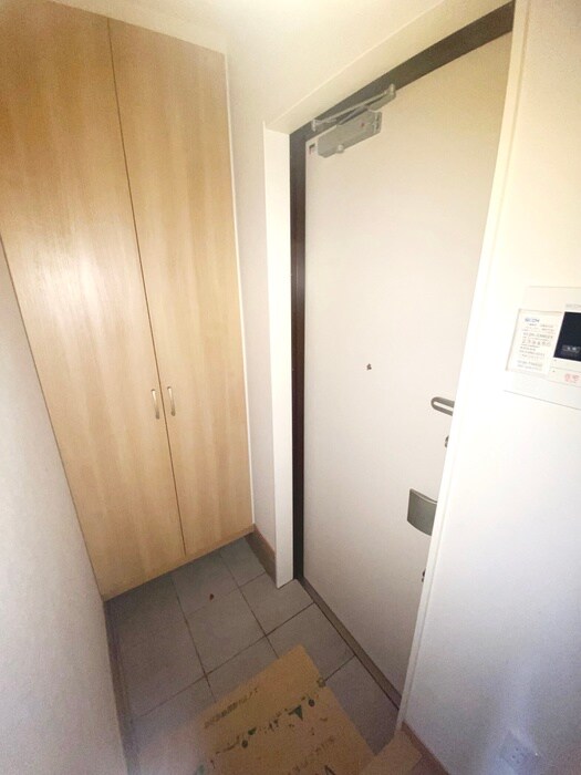 物件内観写真7　(玄関)