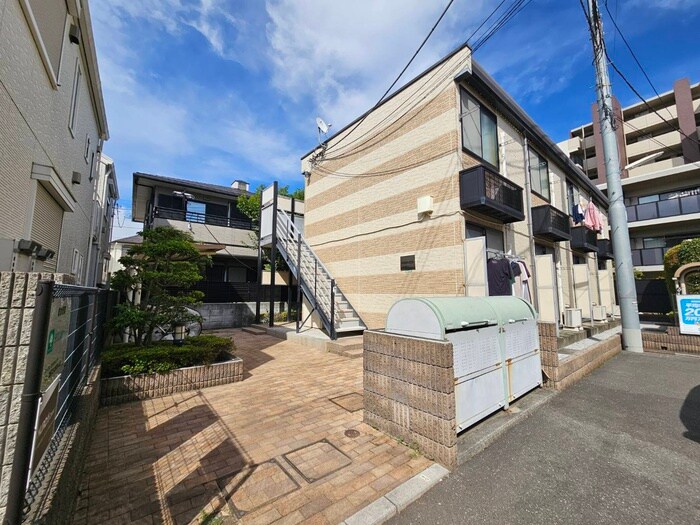 物件外観写真3　(エントランス部分)