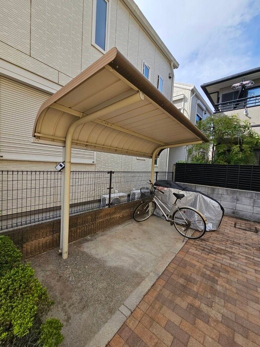 物件外観写真4　(駐輪場)