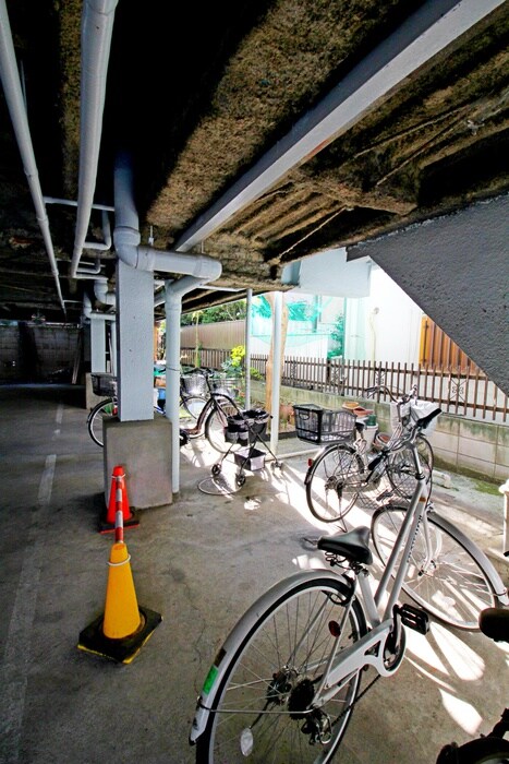 物件外観写真2　(駐輪場)