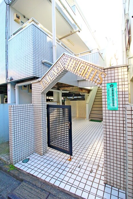 物件外観写真3　(エントランス部分)