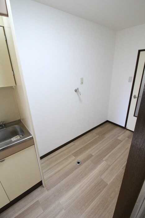 物件内観写真13　(洗濯機置場)