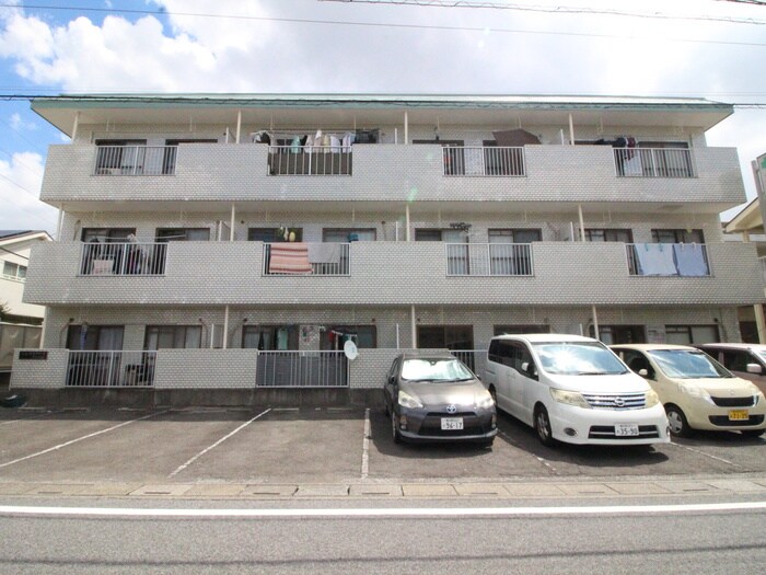 物件外観写真2　(駐車場)