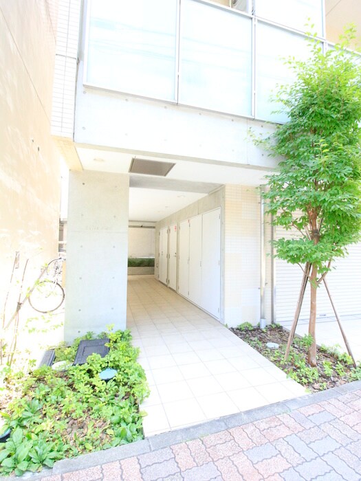 物件外観写真3　(エントランス部分)