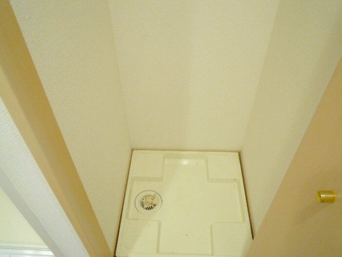 物件内観写真7　(洗濯機置場)