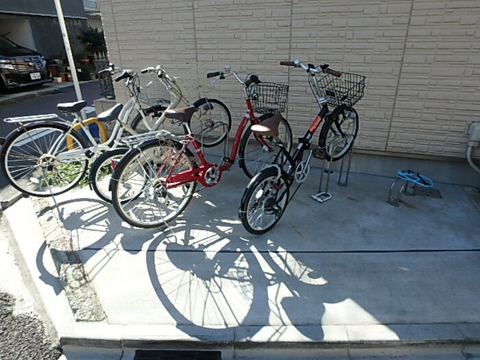 物件外観写真4　(駐輪場)