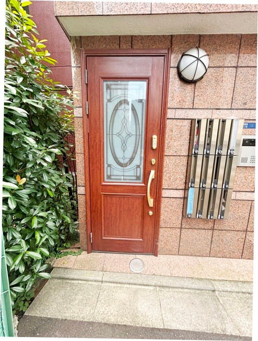 物件外観写真3　(エントランス部分)