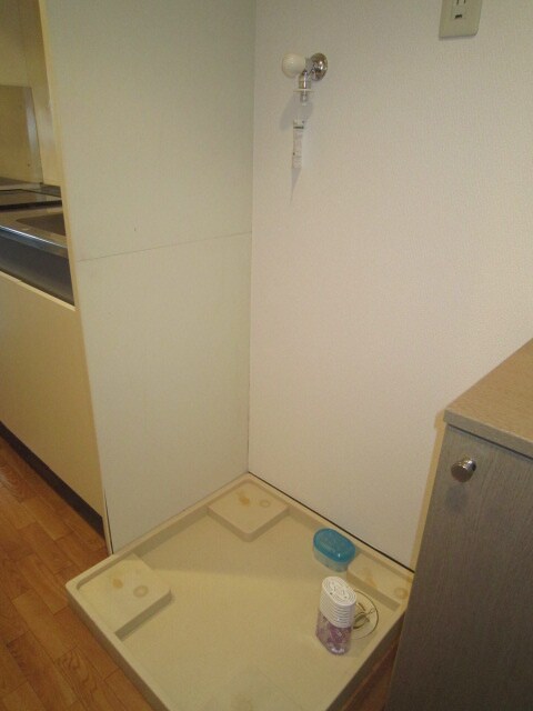 物件内観写真8　(洗濯機置場)