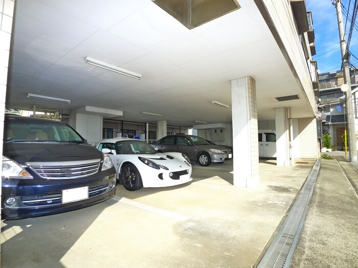 物件外観写真2　(駐車場)