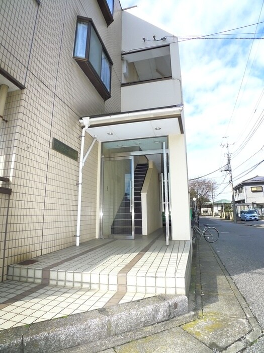 物件外観写真3　(エントランス部分)