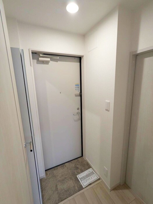 物件内観写真12　(玄関)