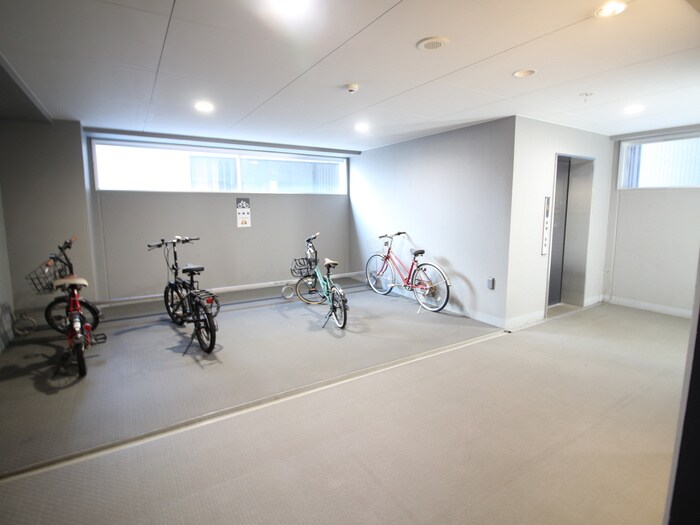 物件外観写真4　(駐輪場)