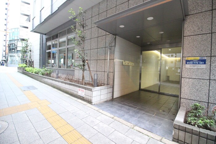 物件外観写真5　(エントランス部分)