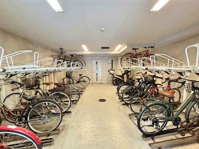 物件外観写真4　(駐輪場)