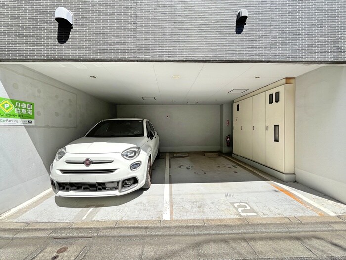 物件外観写真5　(駐車場)