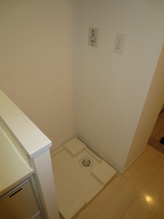物件内観写真16　(洗濯機置場)