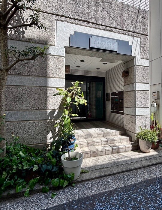 物件外観写真4　(エントランス部分)