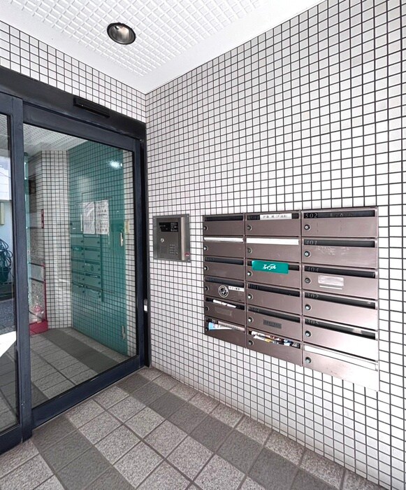 物件外観写真5　(エントランス部分)