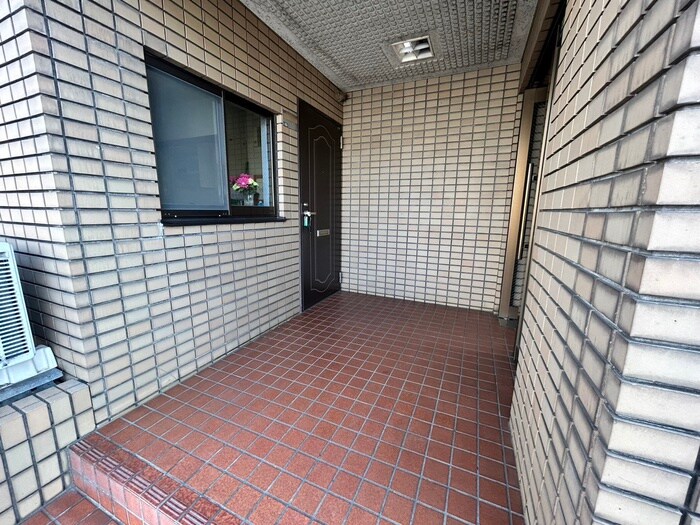 物件外観写真5　(エントランス部分)
