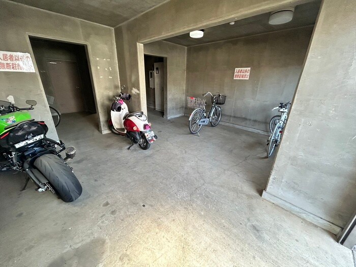 物件外観写真6　(駐輪場)