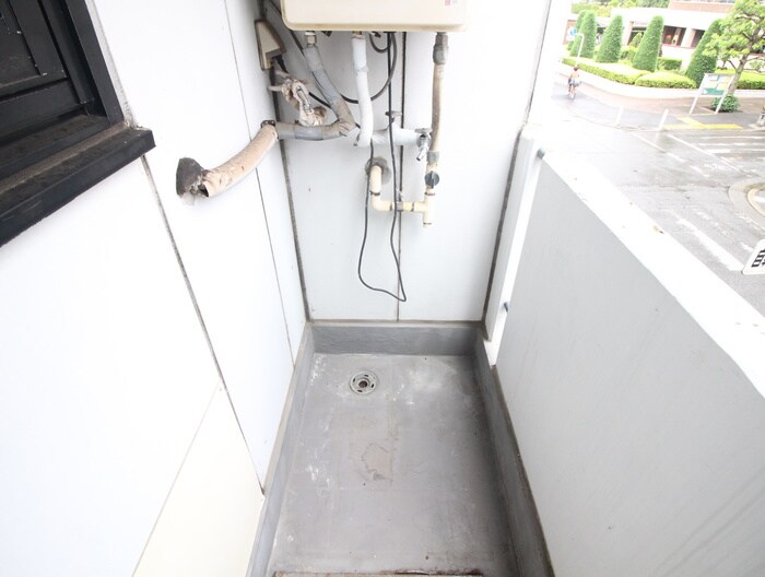 物件内観写真11　(洗濯機置場)