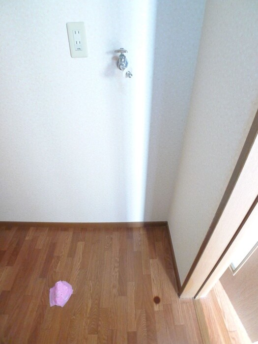 物件内観写真13　(洗濯機置場)