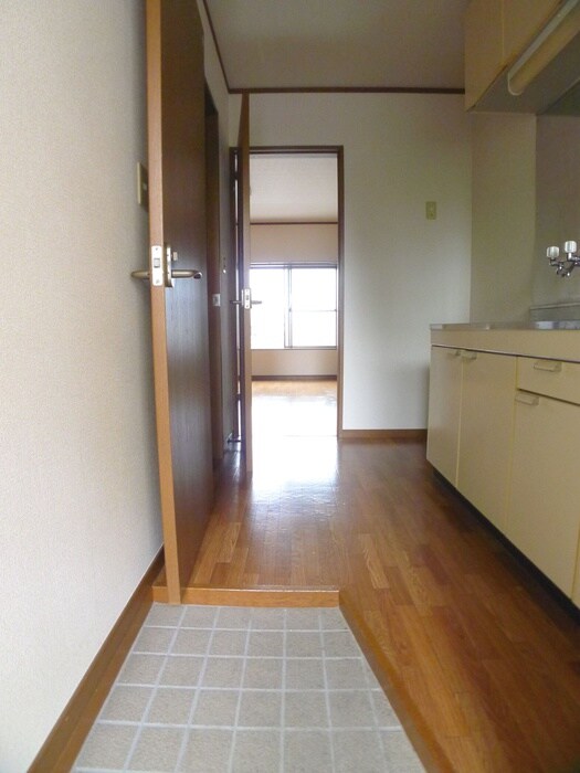 物件内観写真16　(玄関)