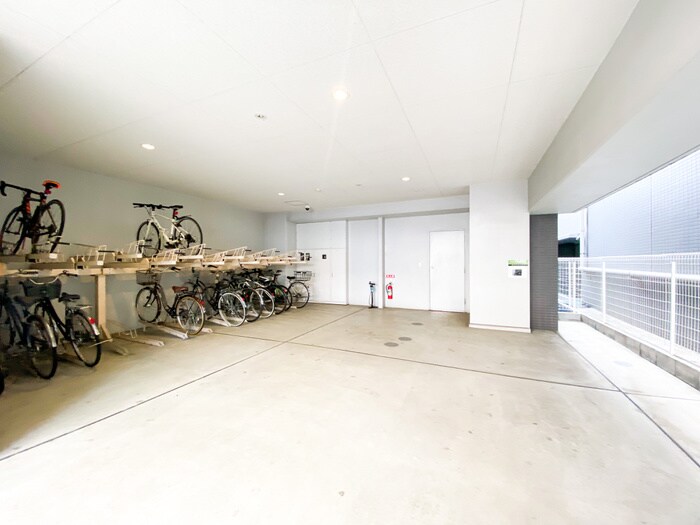 物件外観写真4　(駐輪場)