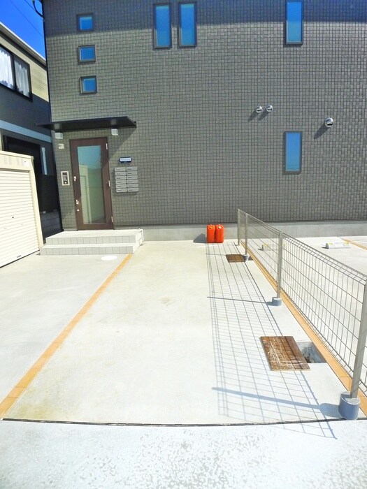 物件外観写真6　(駐輪場)